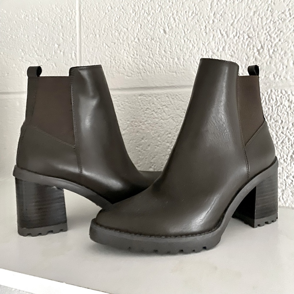 Franco Sarto Chelsea Booties Size 6